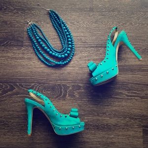 🚫🚫🚫SOLD🚫🚫🚫 Gianni Bini Spikey Sling